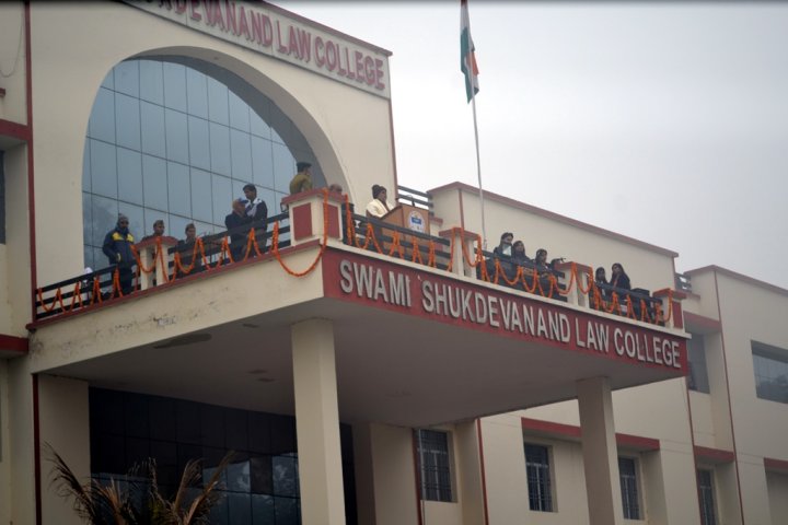 https://cache.careers360.mobi/media/colleges/social-media/media-gallery/9579/2019/4/9/Entrance view of  Swami Shukdevanand Law College Shahjahanpur_Campus-view.jpg